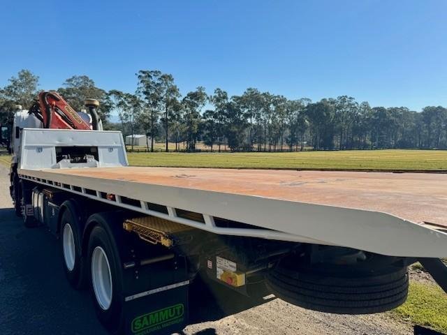 2015 Isuzu Fyh Tilt Tray And Crane Truck, 350Hp, Auto, Only 105K Kms