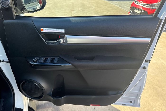 2023 Toyota Hilux SR5