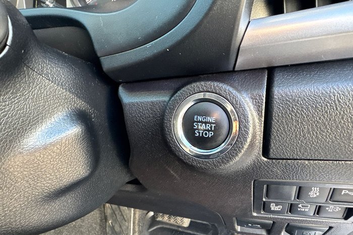 2023 Toyota Hilux SR5