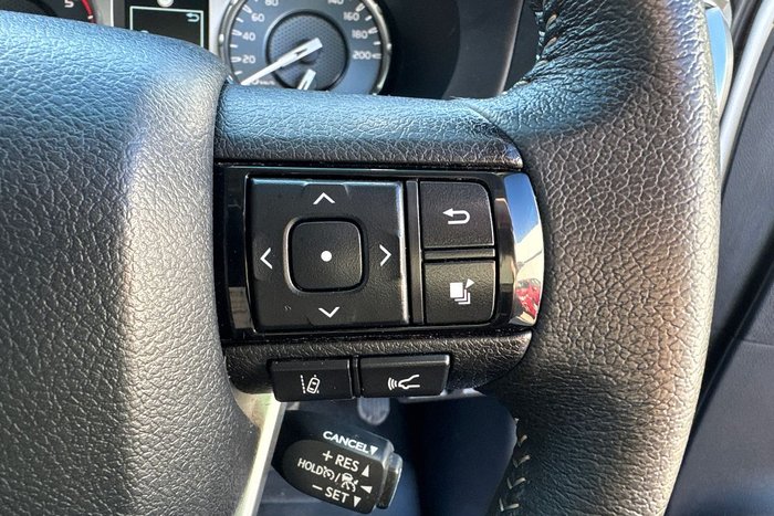 2023 Toyota Hilux SR5