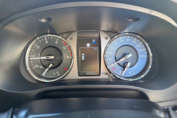 2023 Toyota Hilux SR5
