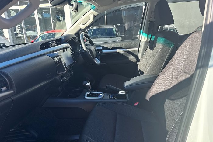 2023 Toyota Hilux SR5