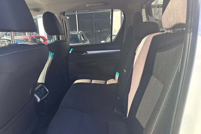 2023 Toyota Hilux SR5