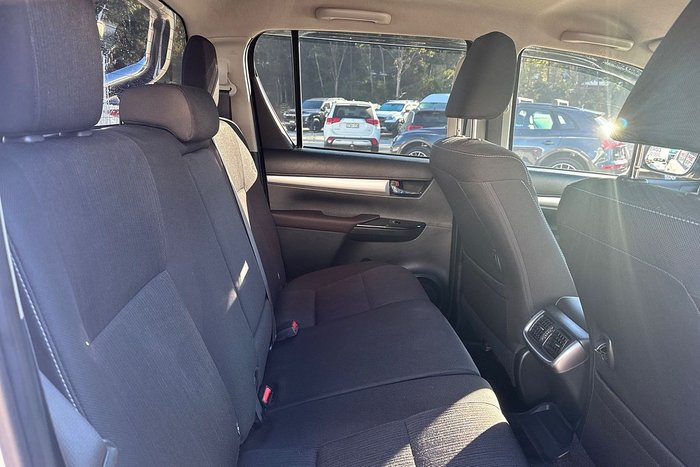 2023 Toyota Hilux SR5