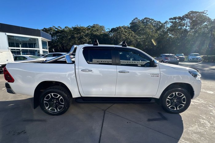 2023 Toyota Hilux SR5