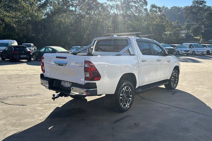 2023 Toyota Hilux SR5