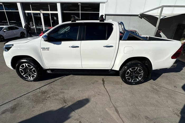 2023 Toyota Hilux SR5