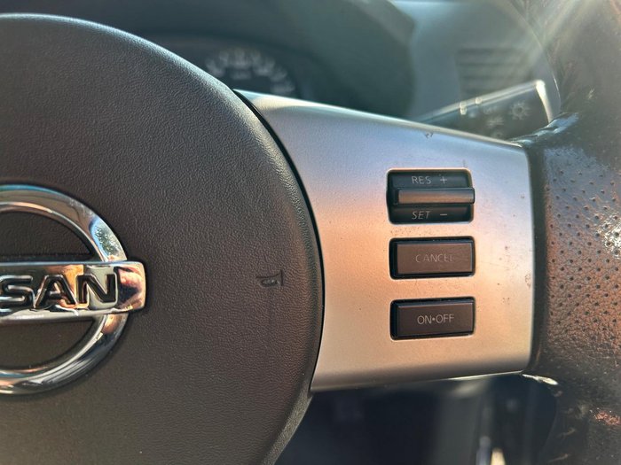 2014 Nissan Navara ST