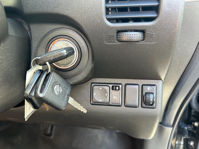 2014 Nissan Navara ST