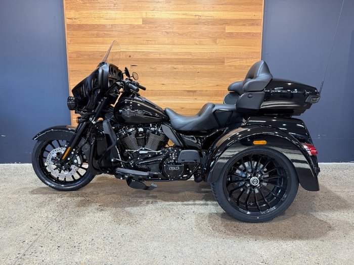 2025 Harley-davidson 2025 Harley-davidson 1900CC FLHTCUTG TRI GLIDE U/CLC 114 TRI BLACK