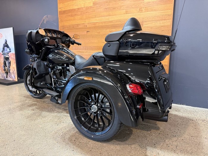 2025 Harley-davidson 2025 Harley-davidson 1900CC FLHTCUTG TRI GLIDE U/CLC 114 TRI BLACK