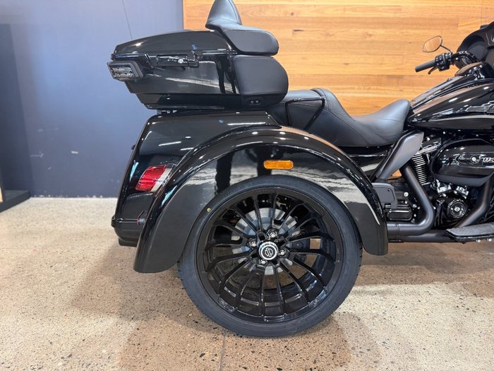 2025 Harley-davidson 2025 Harley-davidson 1900CC FLHTCUTG TRI GLIDE U/CLC 114 TRI BLACK