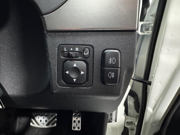 2020 Mitsubishi Pajero Exceed