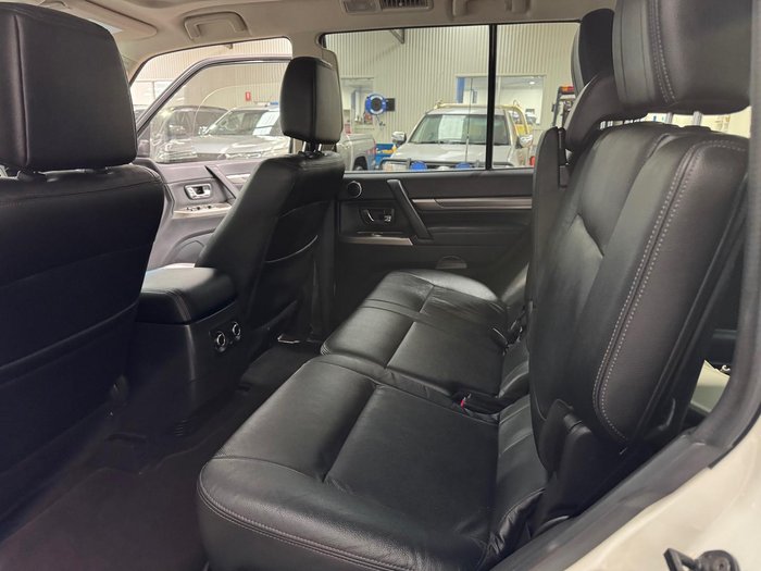 2020 Mitsubishi Pajero Exceed