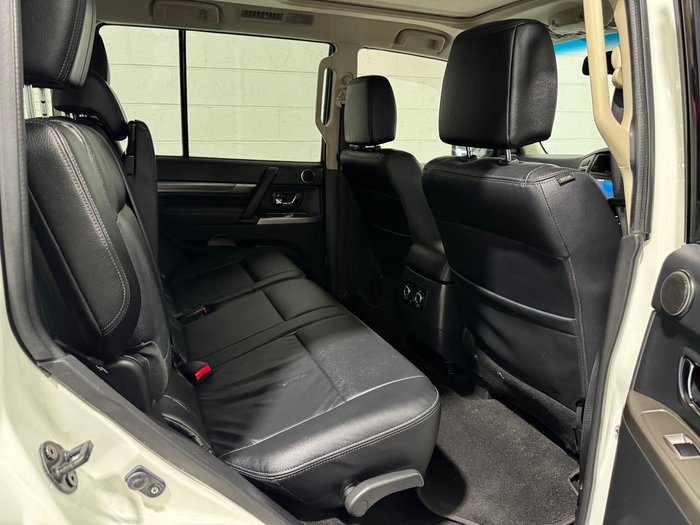 2020 Mitsubishi Pajero Exceed