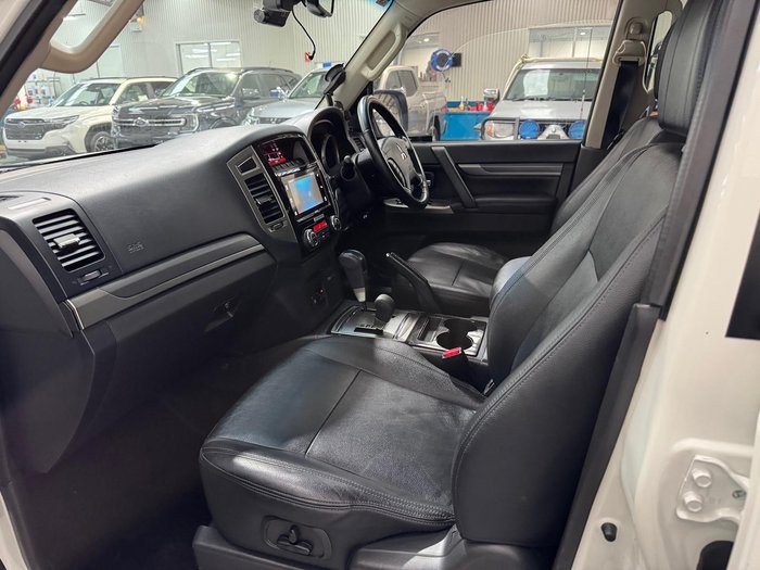 2020 Mitsubishi Pajero Exceed