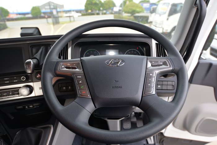 2025 HYUNDAI D217 ULWB WHITE