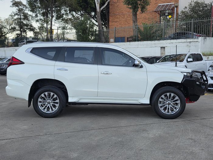 2020 Mitsubishi Pajero GLX
