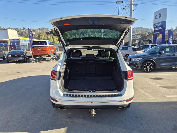 2017 Volkswagen Touareg Monochrome