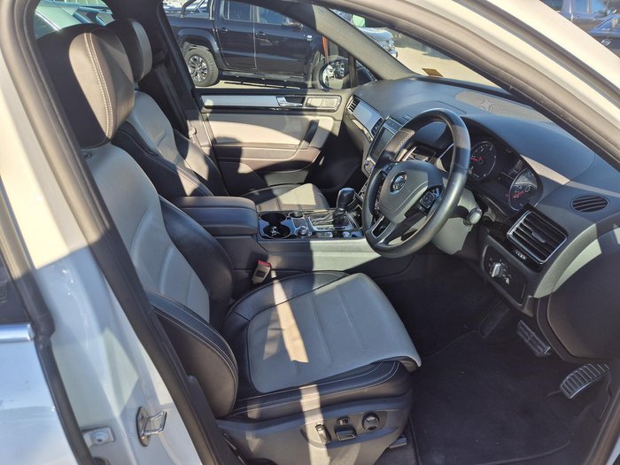 2017 Volkswagen Touareg Monochrome