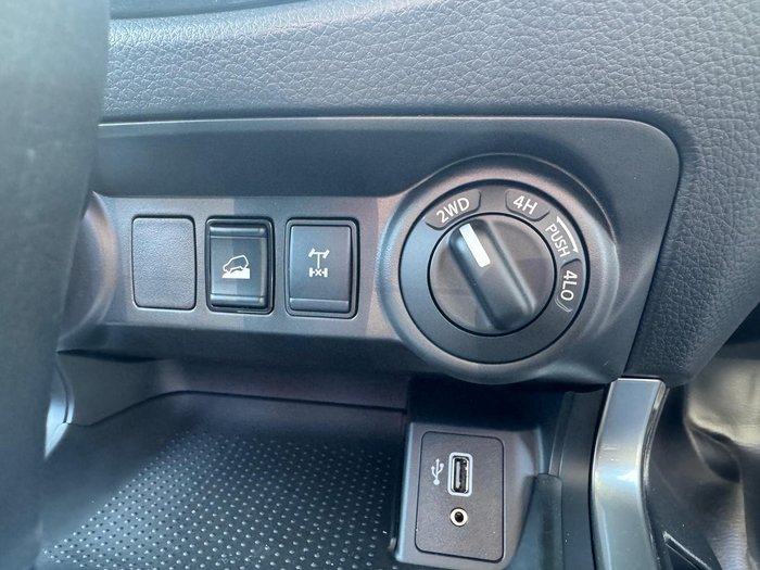 2025 Nissan Navara SL