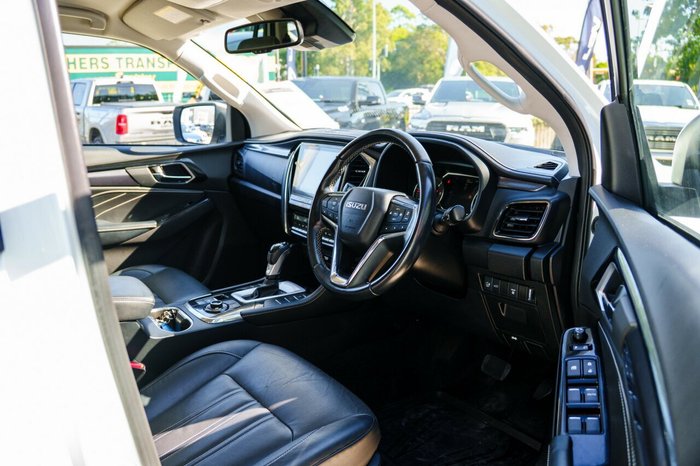 2022 Isuzu MU-X LS-T