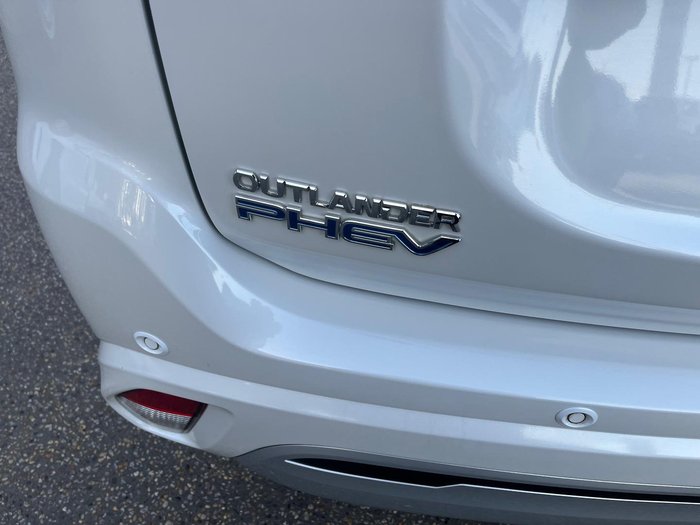 2020 Mitsubishi Outlander PHEV ES ADAS