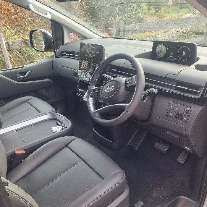 2025 Hyundai STARIA Highlander