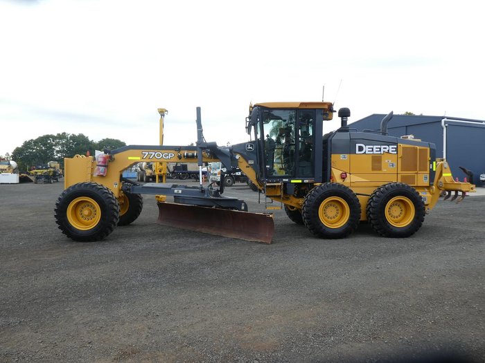 2017 John Deere 770Gp YELLOW