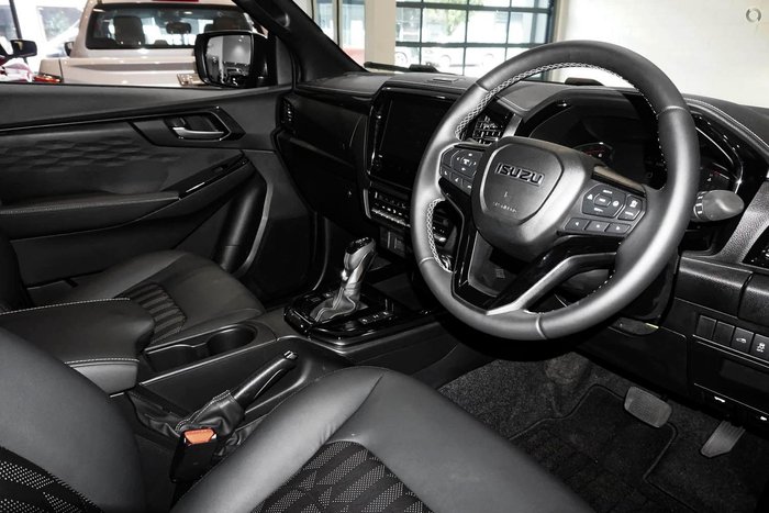 2024 Isuzu D-MAX BLADE