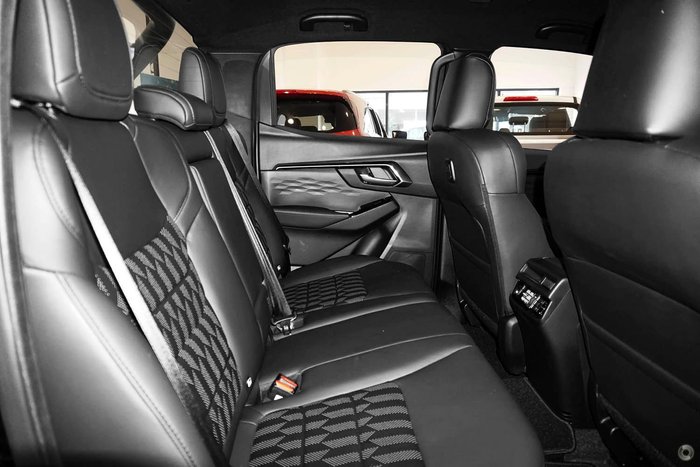 2024 Isuzu D-MAX BLADE