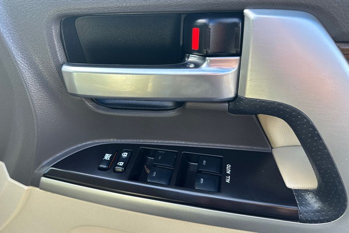 2020 Toyota Landcruiser VX