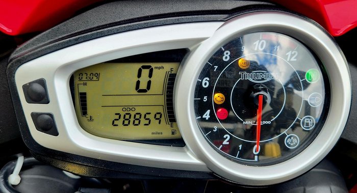 2012 Triumph Tiger 1050 SE ABS Tiger Red