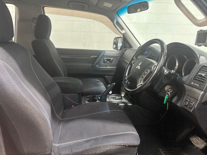 2006 Mitsubishi Pajero VR-X