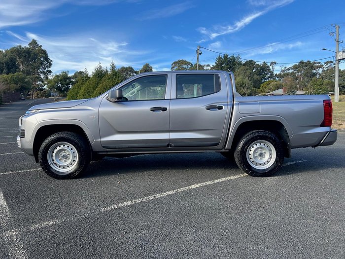 2024 Mitsubishi Triton GLX