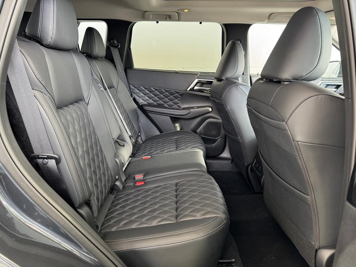 2024 Mitsubishi Outlander Exceed