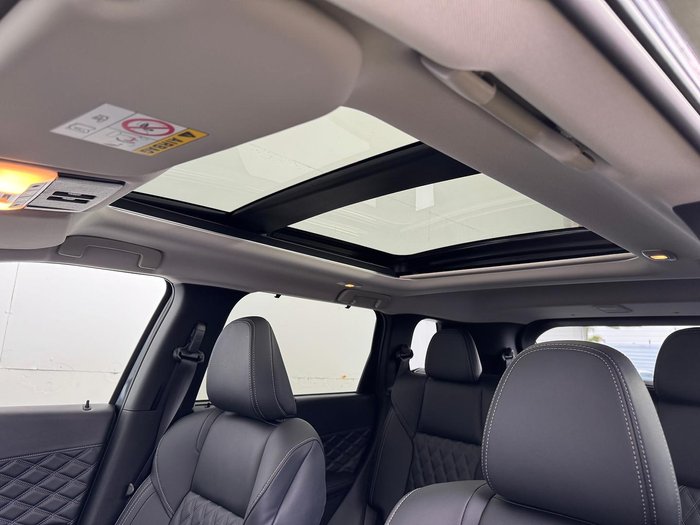 2024 Mitsubishi Outlander Exceed