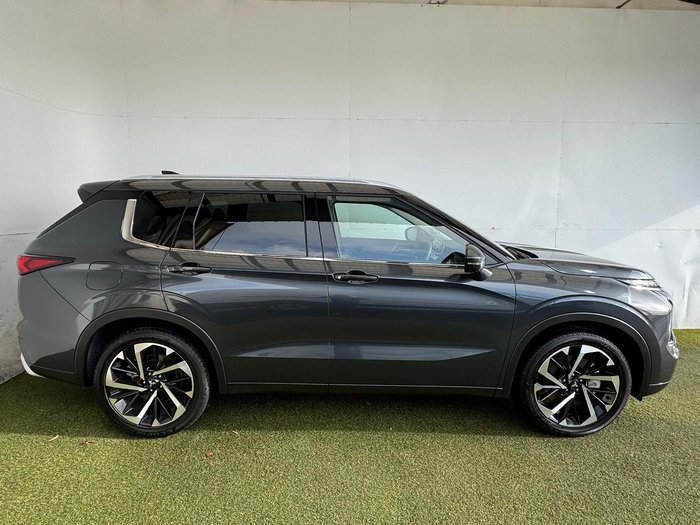 2024 Mitsubishi Outlander Exceed