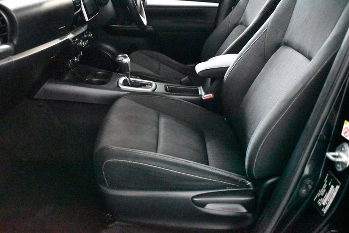 2017 Toyota Hilux SR5