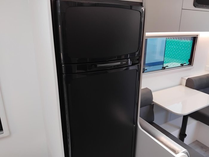 2025 New Age Caravans Manta Ray Mr18er Couples Van My25 Full Composite