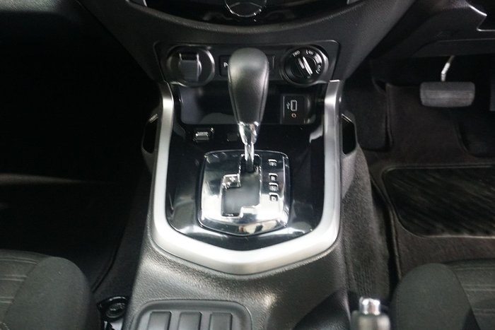 2024 Nissan Navara ST-X