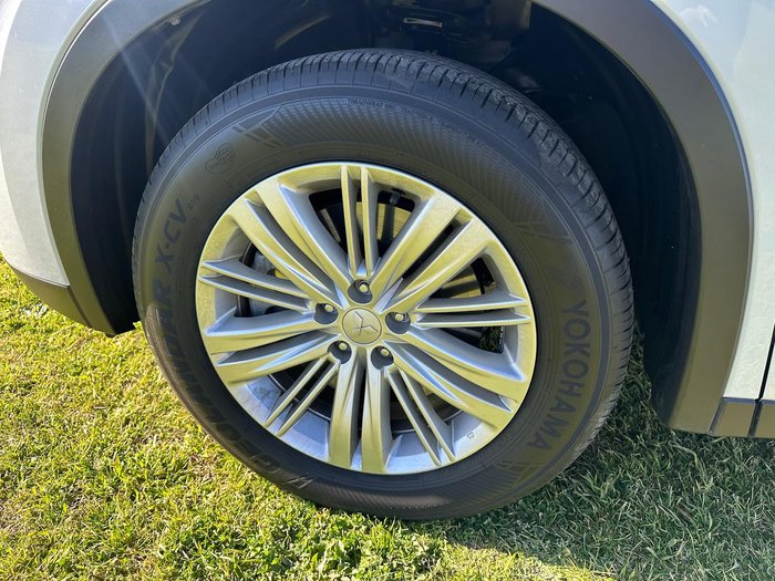 2024 Mitsubishi Outlander ES