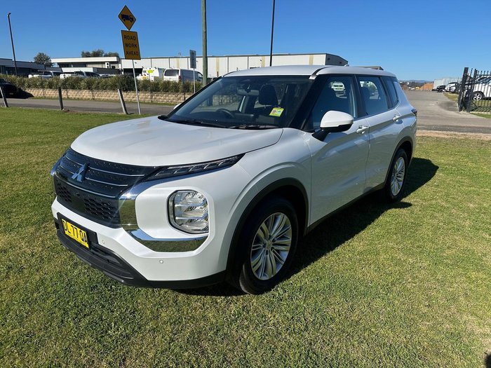 2024 Mitsubishi Outlander ES