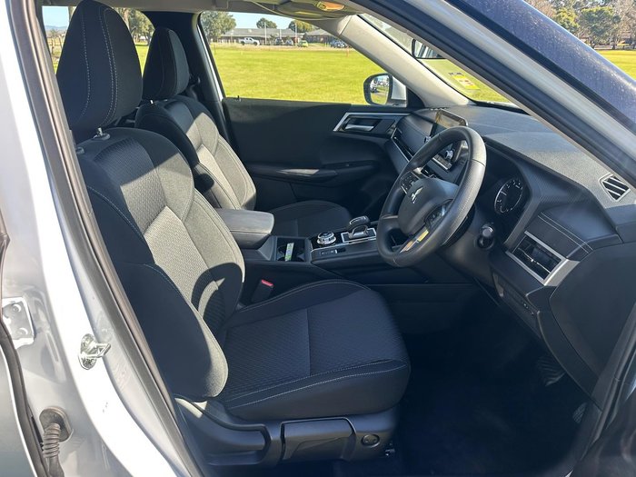 2024 Mitsubishi Outlander ES