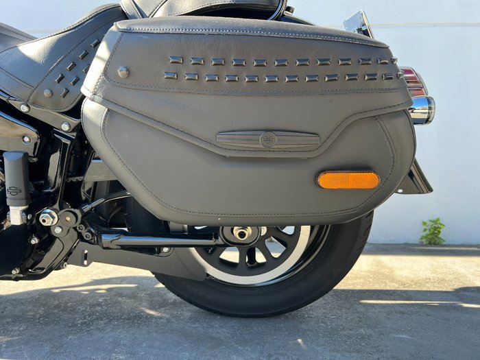 2025 Harley-davidson FLHC HERITAGE CLASSIC 117 Vivid Black
