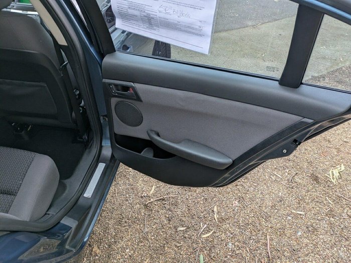 2010 Holden Commodore Omega