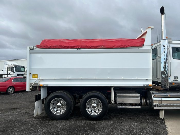 2015 Western Star 4800 4800FS2 White
