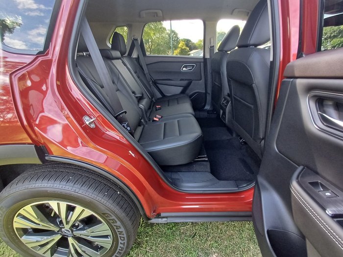2025 Nissan X-Trail ST-L (4WD) E-Power (hybrid)