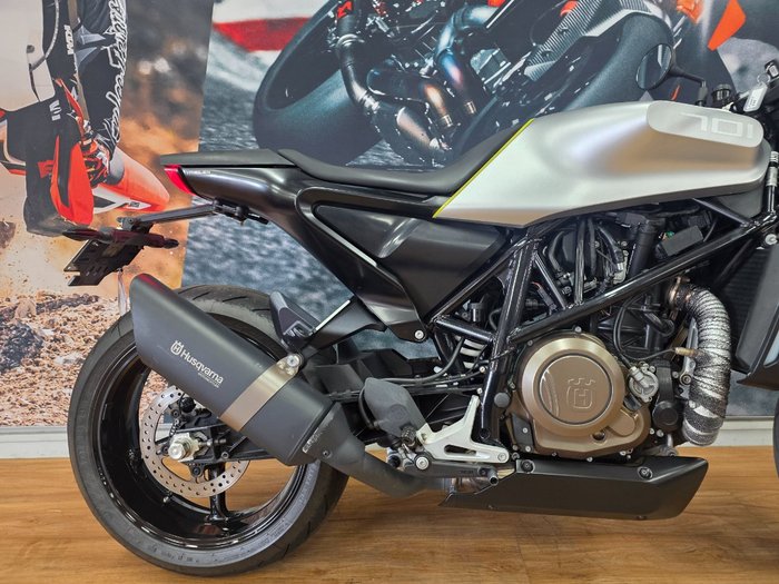 2019 HUSQVARNA VITPILEN 701 WHITE ARROW