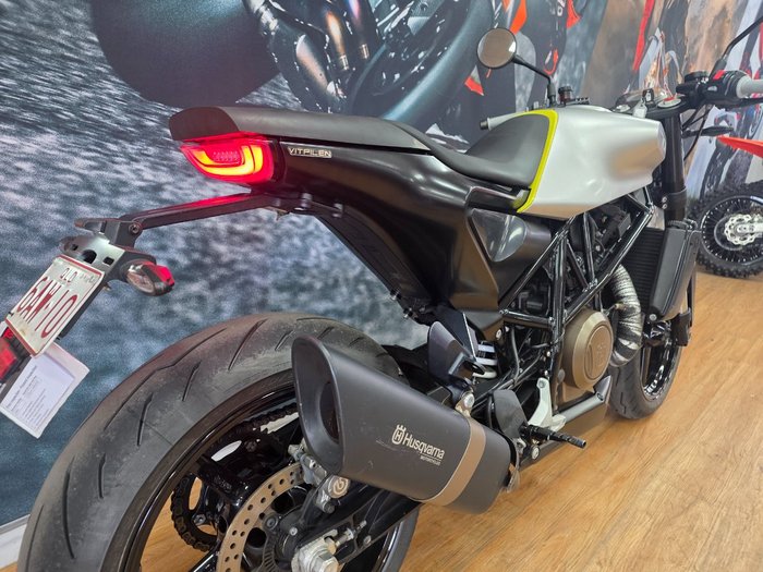 2019 HUSQVARNA VITPILEN 701 WHITE ARROW